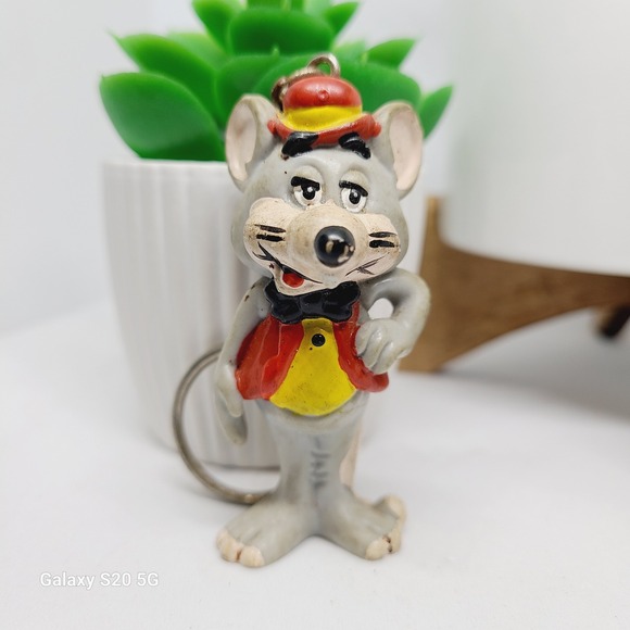 Vintage 1980 Pizza Time Theatre Chuck E Cheese Keychain Collectible Token - Picture 1 of 6